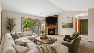 961 Spring Ct, West Bend, WI