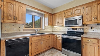 1222 Hidden Fields Dr, West Bend, WI