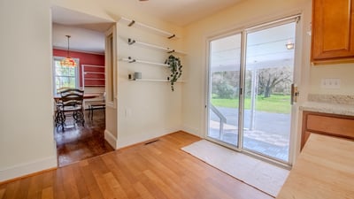 2667 White Chapel Road, Lively, VA
