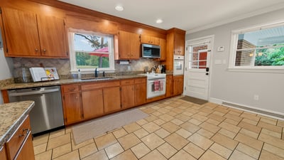 42 Venable Dr, Kilmarnock, VA