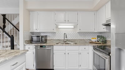 6033 Hydrangea Dr, Alexandria, VA