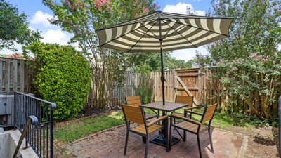 6033 Hydrangea Dr, Alexandria, VA