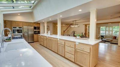 9025 NW Ash St., Portland, OR