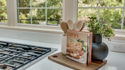 9025 NW Ash St., Portland, OR