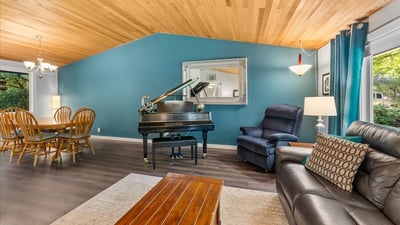 6990 SW Heath Pl, Beaverton, OR