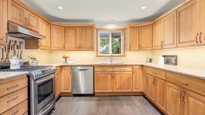 6238 SW McEwan Rd, Lake Oswego, OR