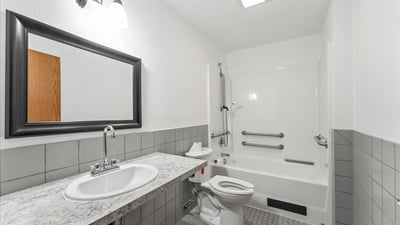 12402 Cominger Dr, Oregon City, OR