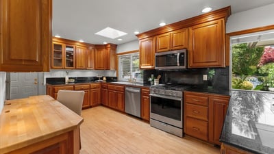 9150 SW Salmon St, Portland, OR