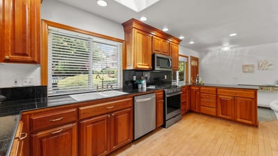9150 SW Salmon St, Portland, OR