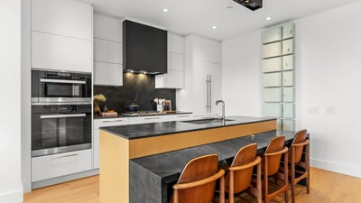 1 strathgowan avenue, Suite 710, Toronto, ON
