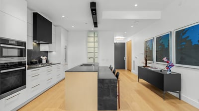 1 strathgowan avenue, Suite 710, Toronto, ON