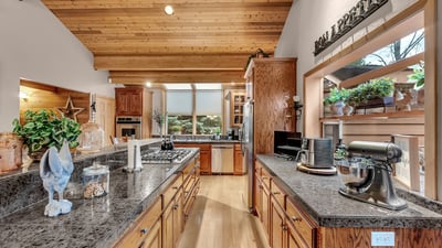 17325 Nicklaus Court, Weed, CA