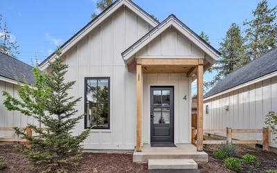 560 E Main Avenue, Sisters, OR
