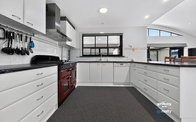 8 Royal Parade, Inverloch, VIC