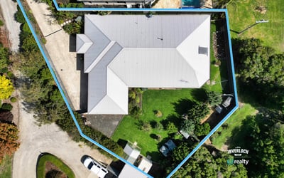 Spacious property featuring a large yard, ample outdoor space, and proximity to local amenities for convenience.