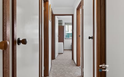 Discover a well-maintained hallway featuring ample natural light and easy access to various rooms.