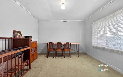 Spacious room with abundant natural light, ideal for an office or creative workspace.