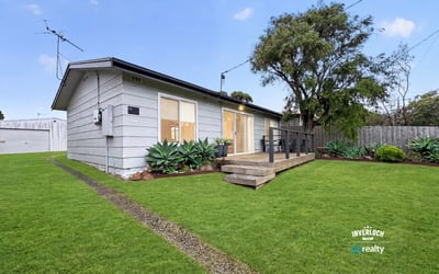 Bright and inviting home featuring a spacious yard, perfect for outdoor gatherings and relaxation.