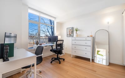 2495 Dundas St W #305, Toronto, ON