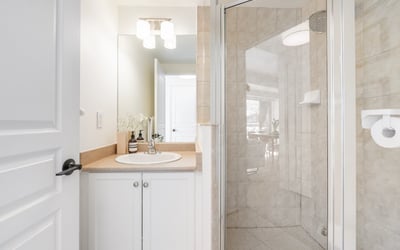 2495 Dundas St W #305, Toronto, ON