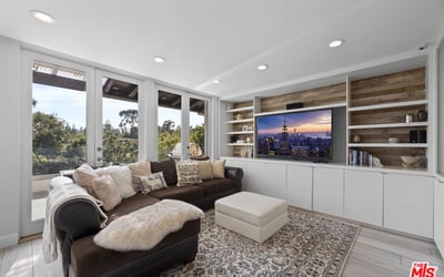 641 Walther Dr, Los Angeles, CA