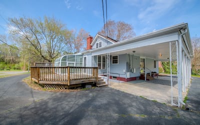 2667 White Chapel Road, Lively, VA