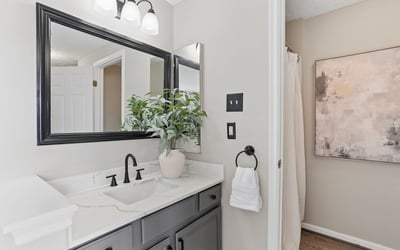 6033 Hydrangea Dr, Alexandria, VA