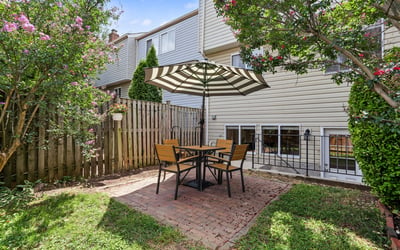 6033 Hydrangea Dr, Alexandria, VA