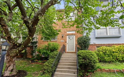 6033 Hydrangea Dr, Alexandria, VA