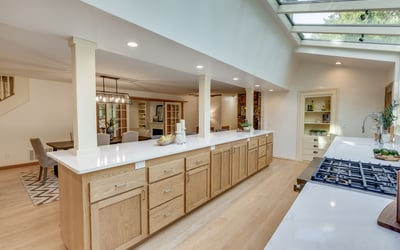 9025 NW Ash St., Portland, OR