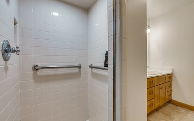 9025 NW Ash St., Portland, OR