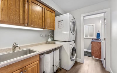 6990 SW Heath Pl, Beaverton, OR