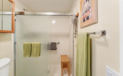 15930 SW Greens Way, Portland, OR