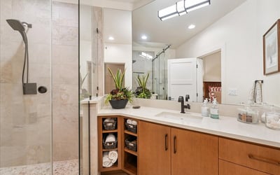 Guest Ensuite Bath #2