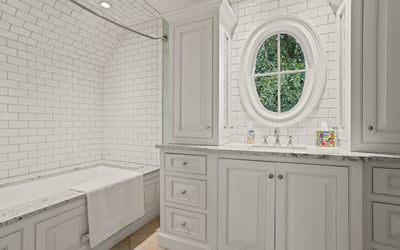 Ensuite bath in detached garage