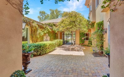 9717 Winter Palace Dr, Las Vegas, NV
