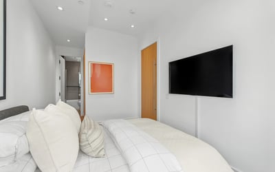 1 strathgowan avenue, Suite 710, Toronto, ON