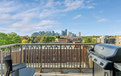 1 strathgowan avenue, Suite 710, Toronto, ON