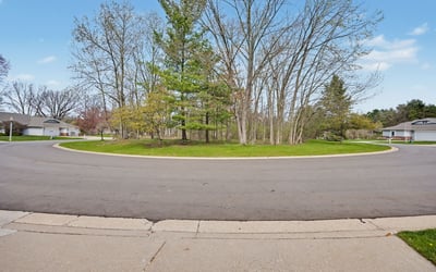7151 Steeplechase Way, 41, Lansing, MI