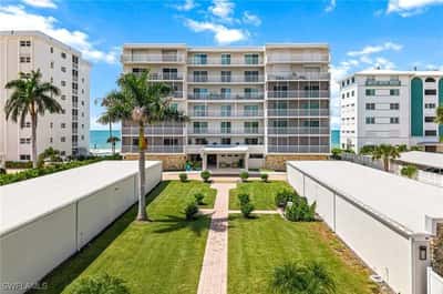 1977 Gulf Shore Blvd, 204, Naples, FL
