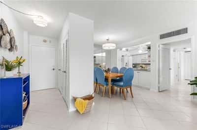 1977 Gulf Shore Blvd, 204, Naples, FL