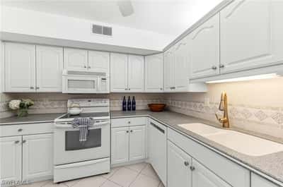 1977 Gulf Shore Blvd, 204, Naples, FL