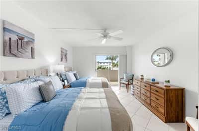 1977 Gulf Shore Blvd, 204, Naples, FL