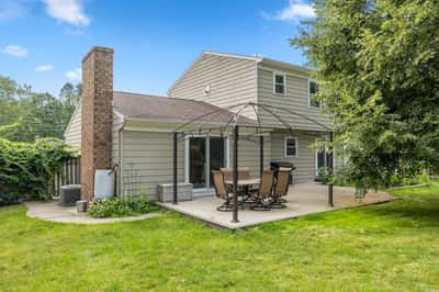 1865 Ridgemoor Dr SE, Grand Rapids, MI
