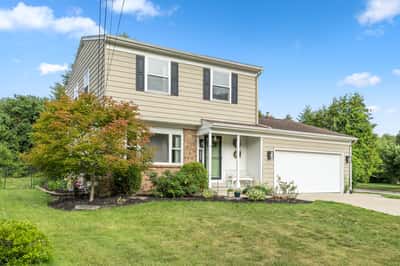 1865 Ridgemoor Dr SE, Grand Rapids, MI