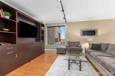 62 Campau Circle NW, Grand Rapids, MI