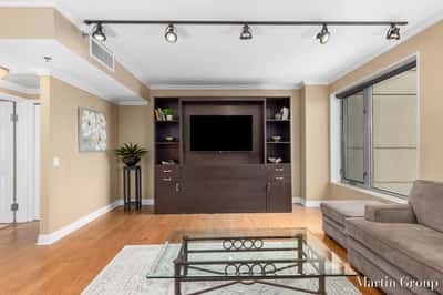 62 Campau Circle NW, Grand Rapids, MI