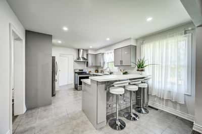 2 Mark Street, Aurora, ON