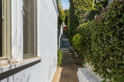 16177 Alcima Ave, Pacific Palisades, CA