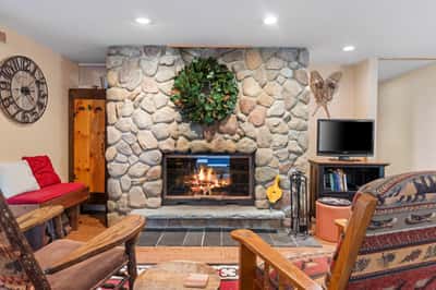 33 Indian Point Road, Hebron, NH